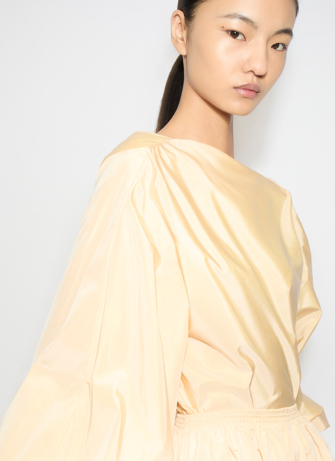 BLUSA TIPO BODY DE TAFETÁN ALAÏA AMARILLO BLUSA TIPO BODY DE TAFETÁN